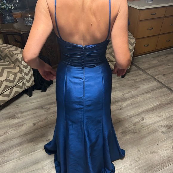 Blue shimmer gown - Picture 6 of 8
